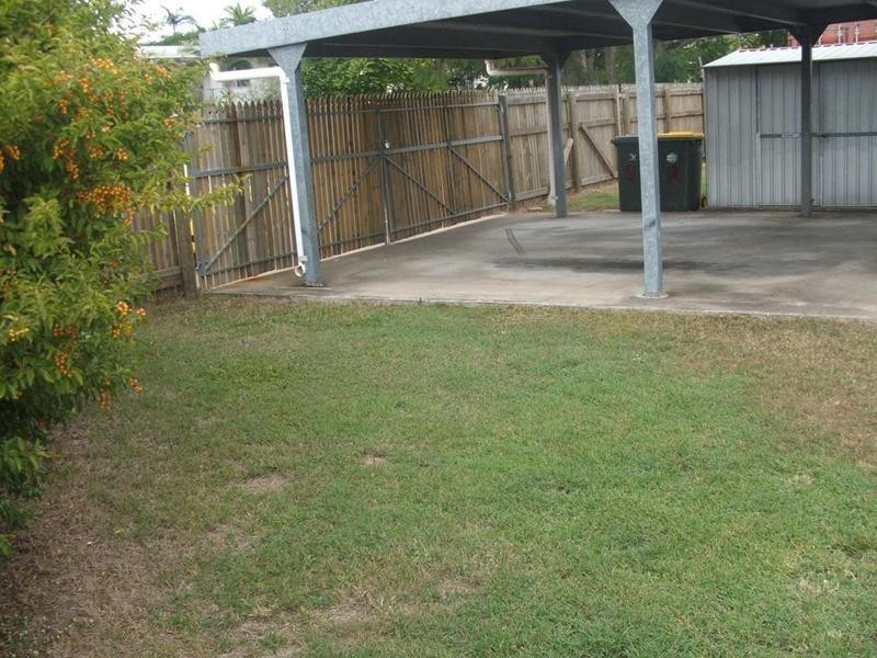 8 Emerald Street, Kirwan QLD 4817