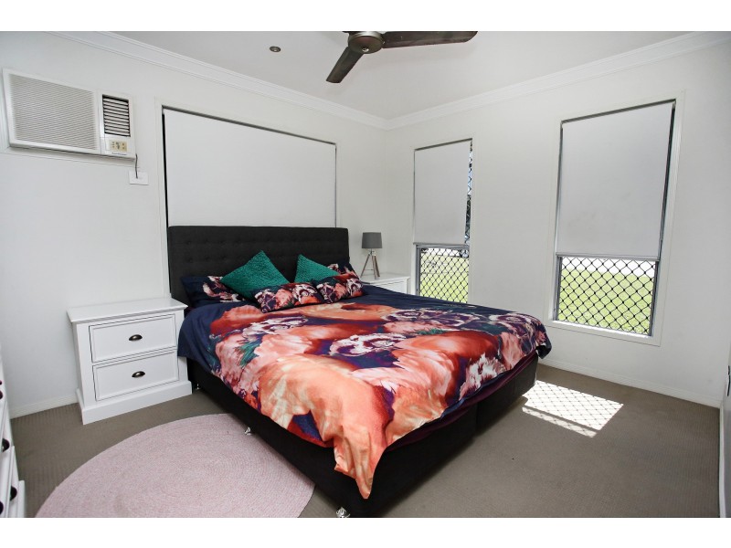 33 Bilbao Place, Bushland Beach QLD 4818