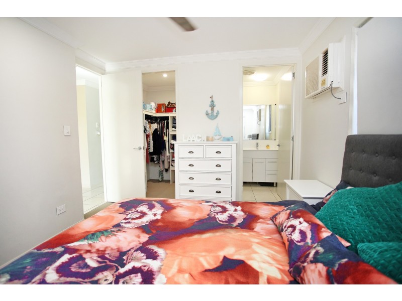 33 Bilbao Place, Bushland Beach QLD 4818