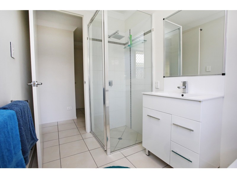 33 Bilbao Place, Bushland Beach QLD 4818