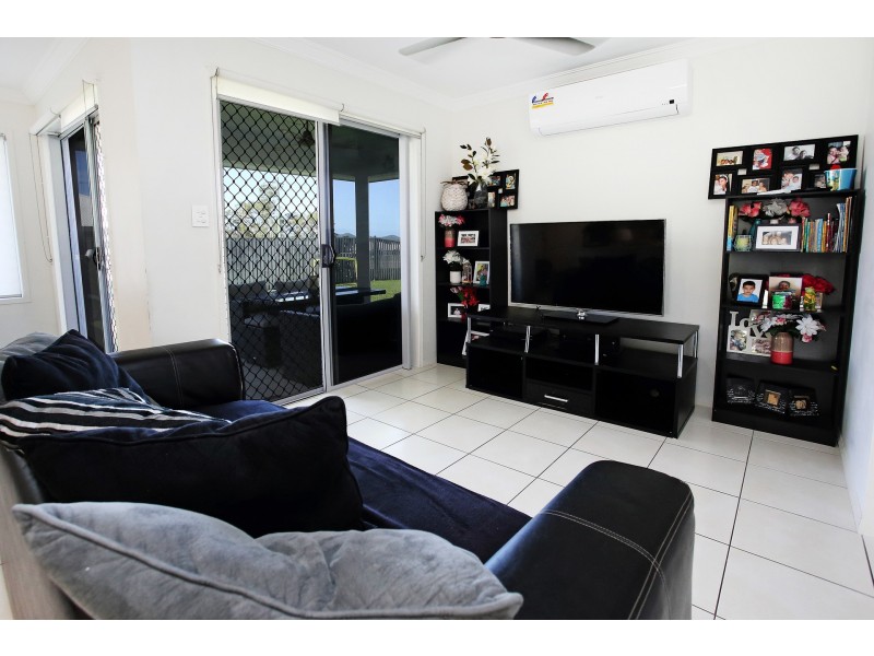 33 Bilbao Place, Bushland Beach QLD 4818