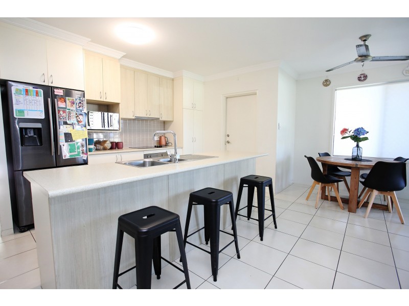 33 Bilbao Place, Bushland Beach QLD 4818