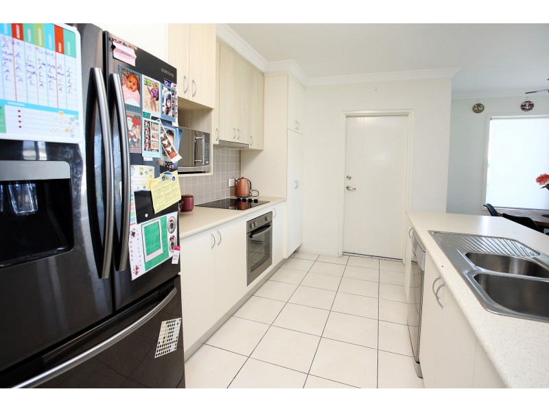 33 Bilbao Place, Bushland Beach QLD 4818