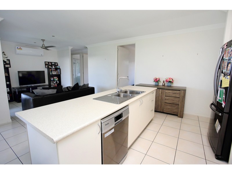 33 Bilbao Place, Bushland Beach QLD 4818