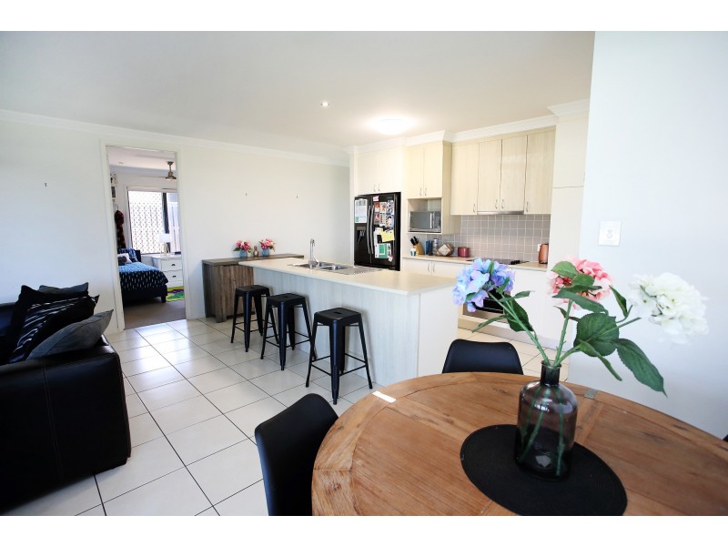 33 Bilbao Place, Bushland Beach QLD 4818