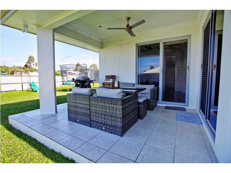 33 Bilbao Place, Bushland Beach QLD 4818