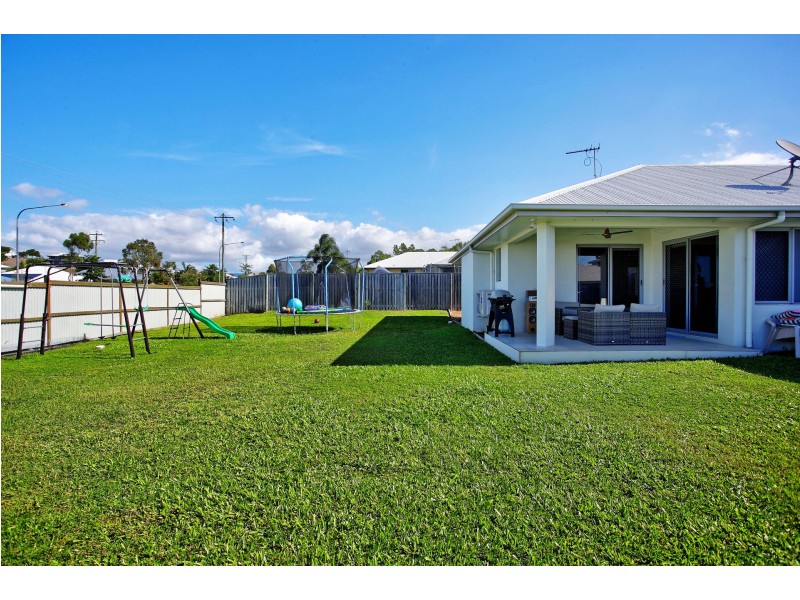 33 Bilbao Place, Bushland Beach QLD 4818