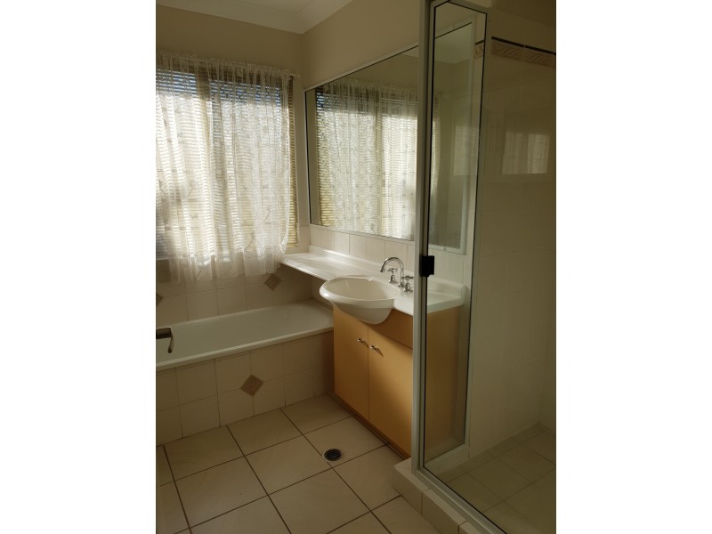 33 Burbank Way, Kirwan QLD 4817