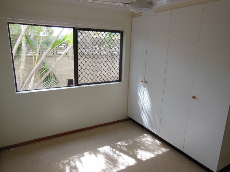 2/8 Goldring Street, Hermit Park QLD 4812