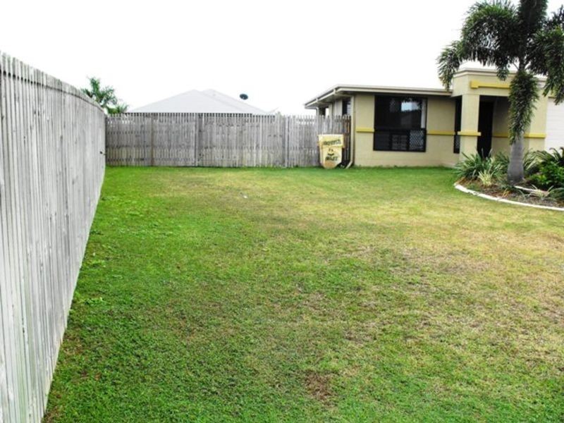 8 Fontwell Crescent, Mount Low QLD 4818