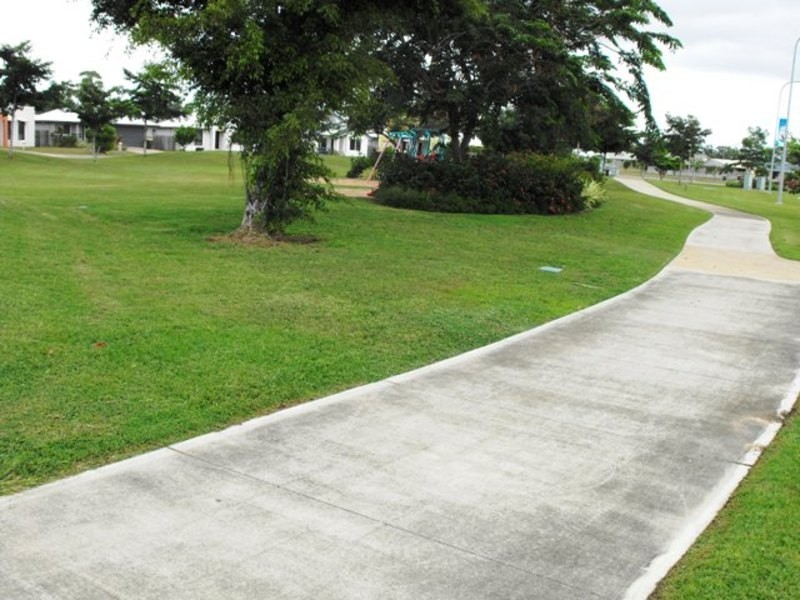 8 Fontwell Crescent, Mount Low QLD 4818