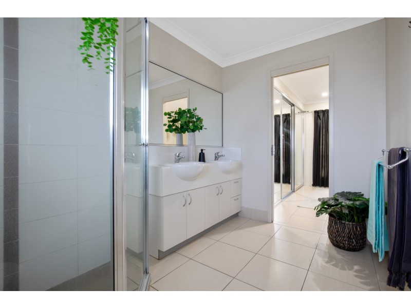 8 Meridian Court, Burdell QLD 4818