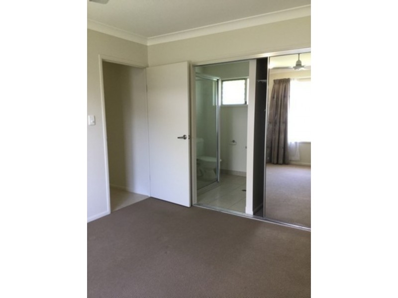 8 Chloe Court, Mount Louisa QLD 4814