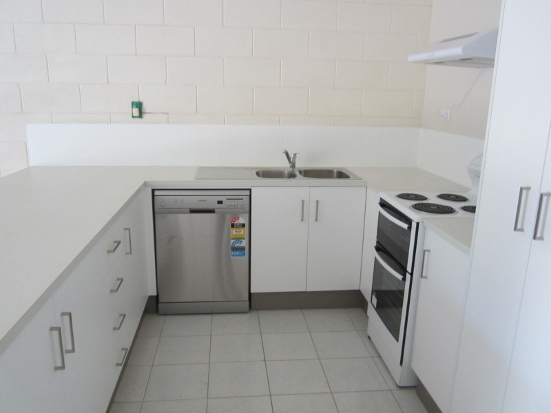 2/77 Queens Road, Hermit Park QLD 4812