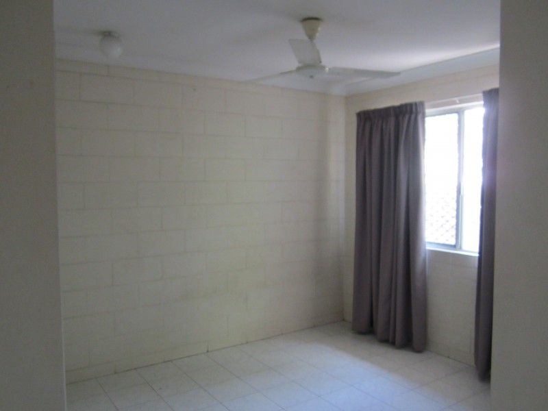 2/77 Queens Road, Hermit Park QLD 4812