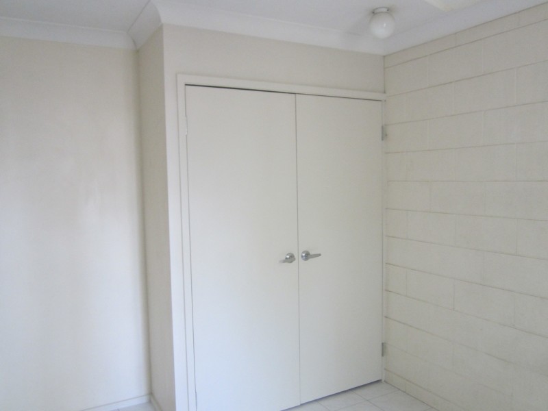 2/77 Queens Road, Hermit Park QLD 4812