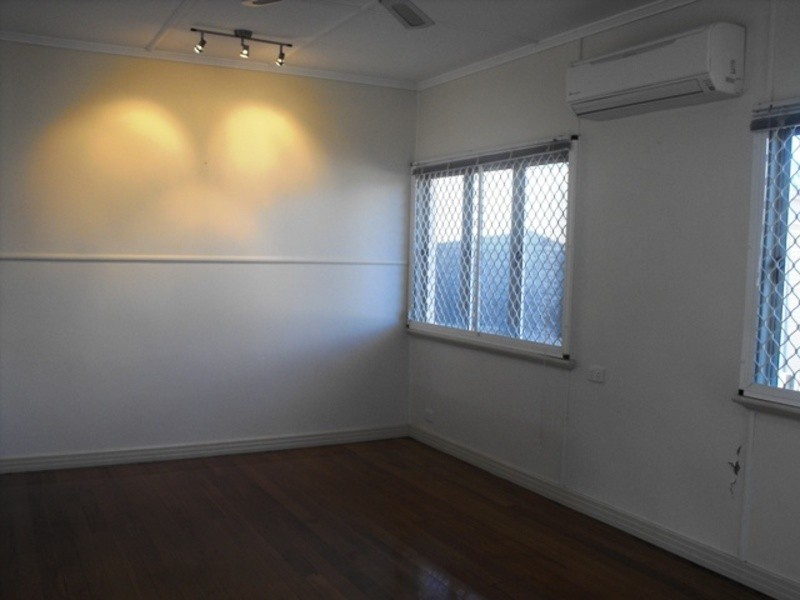 1/4 McKinley Street, North Ward QLD 4810