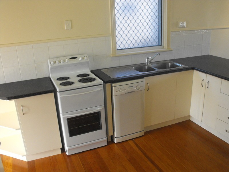 1/4 McKinley Street, North Ward QLD 4810