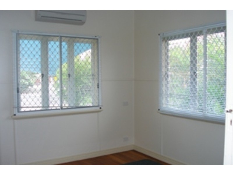 1/4 McKinley Street, North Ward QLD 4810