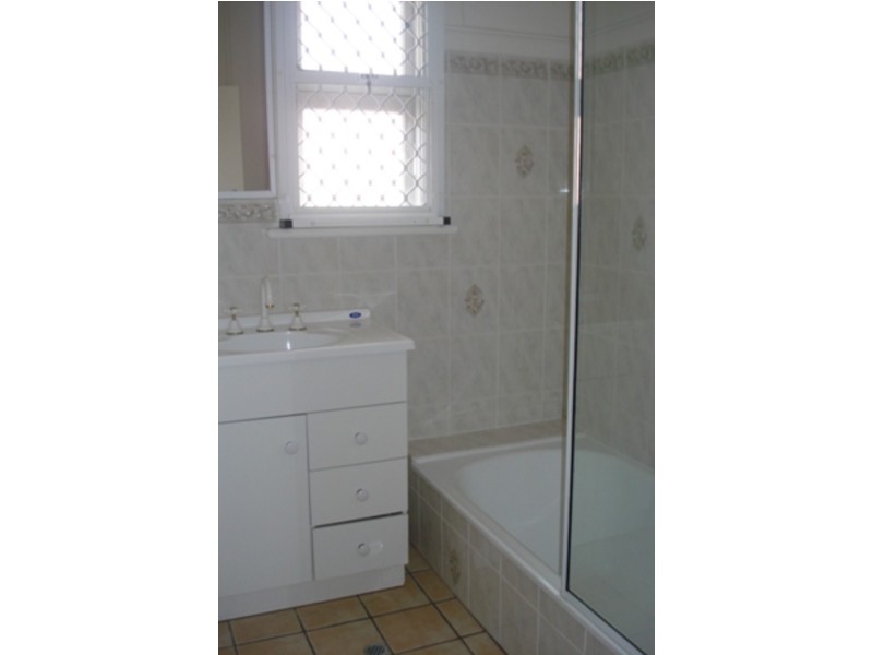 1/4 McKinley Street, North Ward QLD 4810