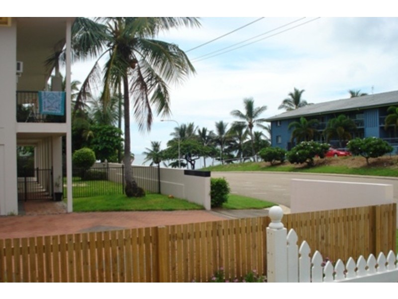 1/4 McKinley Street, North Ward QLD 4810