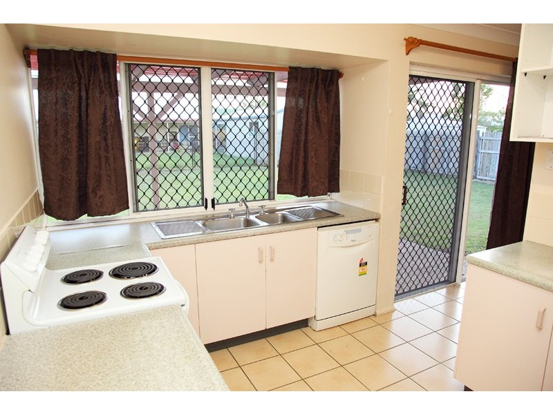 10 Amber Ave, Rasmussen QLD 4815