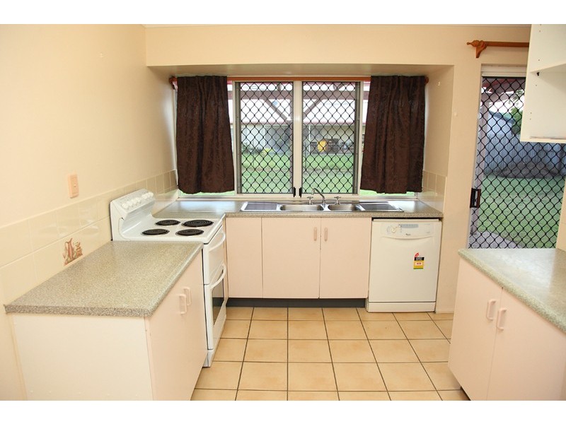 10 Amber Ave, Rasmussen QLD 4815