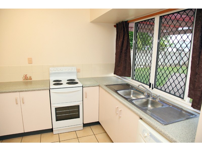 10 Amber Ave, Rasmussen QLD 4815