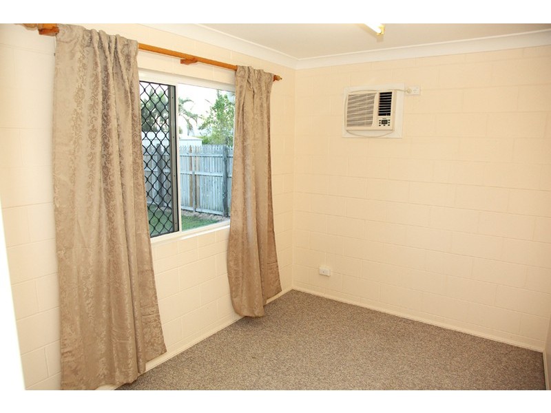 10 Amber Ave, Rasmussen QLD 4815