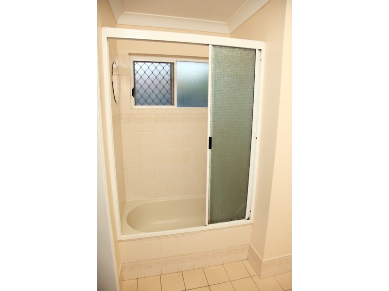10 Amber Ave, Rasmussen QLD 4815