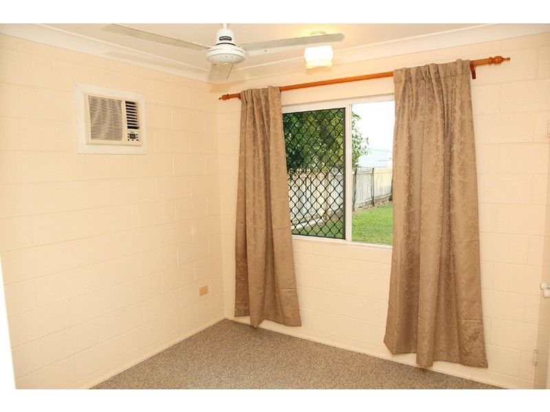 10 Amber Ave, Rasmussen QLD 4815