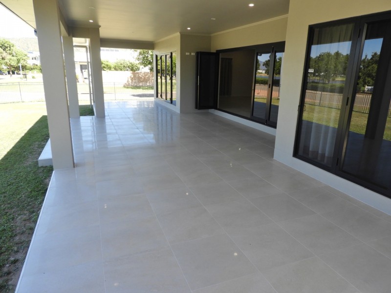 5 Waterfront Parade, Idalia QLD 4811