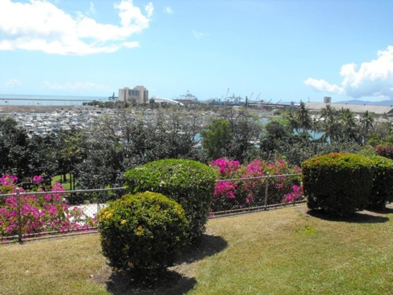 2/23a Cleveland Terrace, North Ward QLD 4810