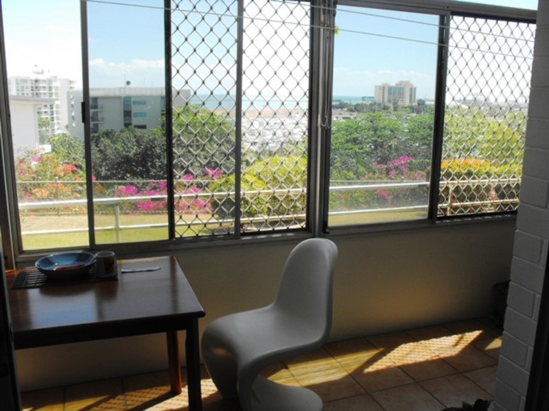 2/23a Cleveland Terrace, North Ward QLD 4810