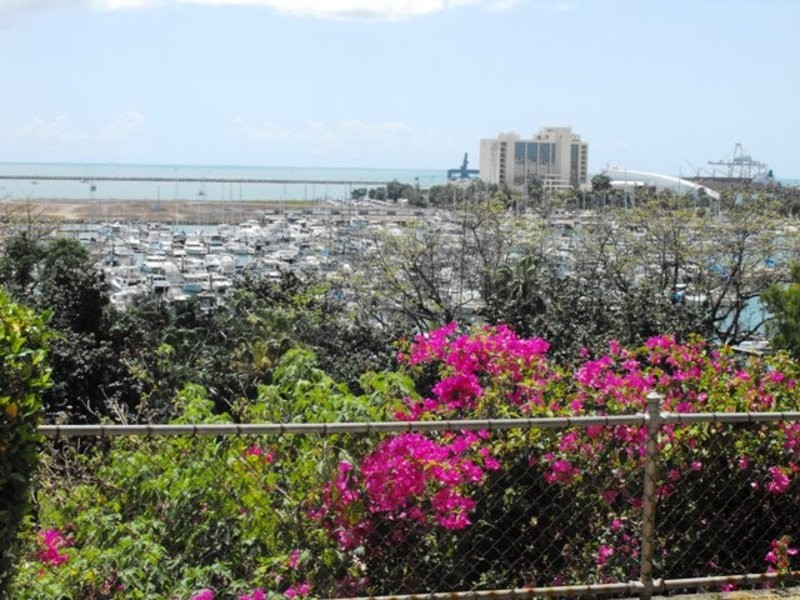 2/23a Cleveland Terrace, North Ward QLD 4810