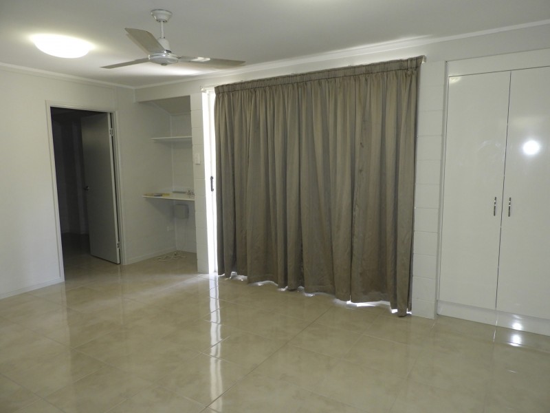 2/2 Wandella Crescent, Cranbrook QLD 4814