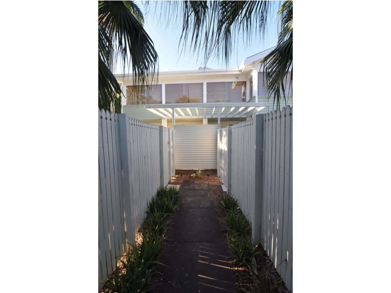 2/22 Sturges Street, Hermit Park QLD 4812