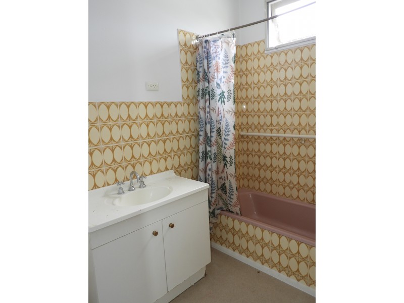 6 Illoura Street, Cranbrook QLD 4814