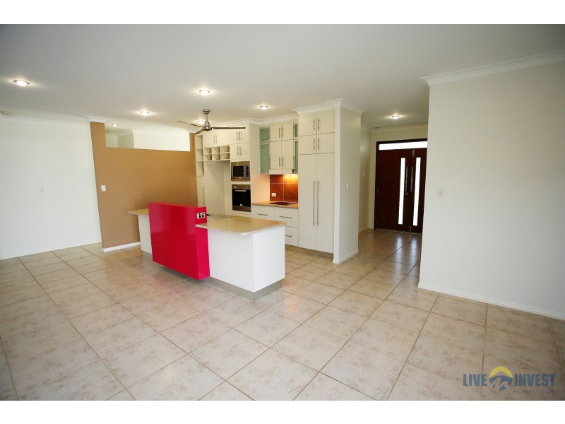 17 Hillock Crescent, Bushland Beach QLD 4818