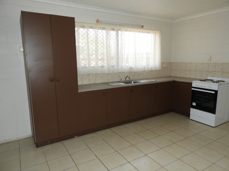 2/2 Saltbush Boulevard, Rasmussen QLD 4815