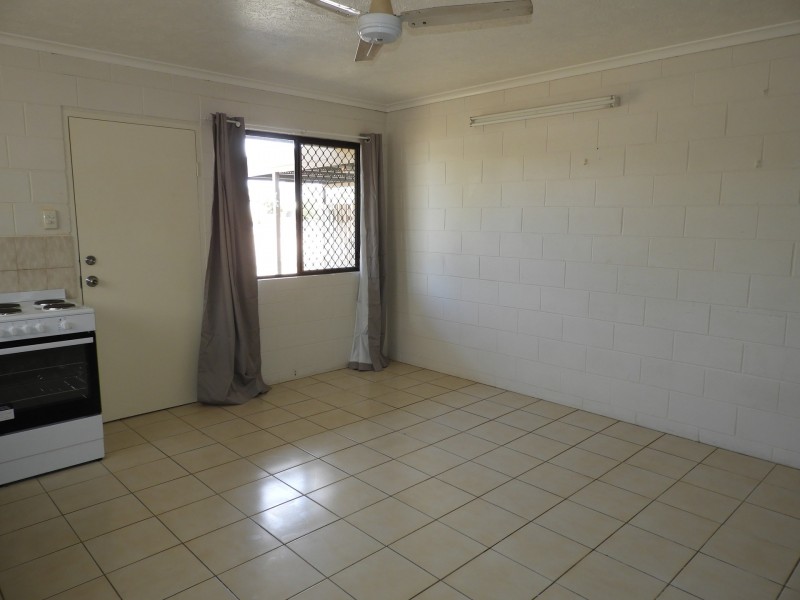 2/2 Saltbush Boulevard, Rasmussen QLD 4815