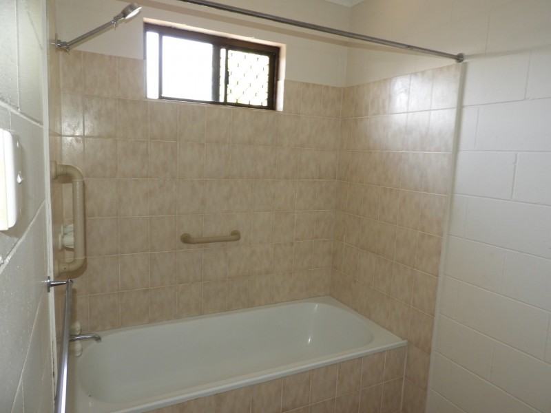 2/2 Saltbush Boulevard, Rasmussen QLD 4815