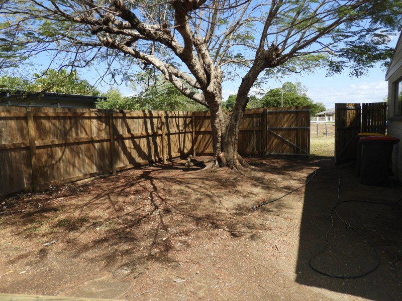 2/2 Saltbush Boulevard, Rasmussen QLD 4815