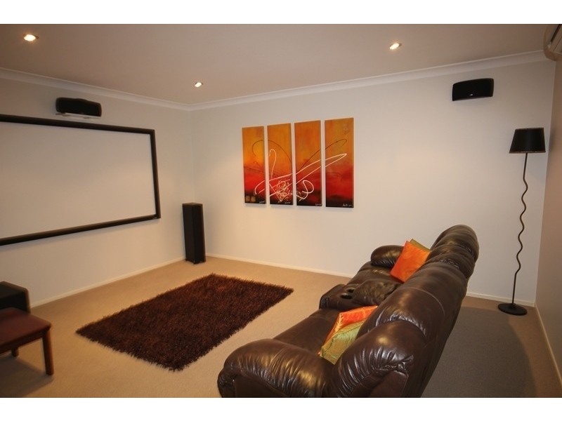 10 Albatross Court, Kirwan QLD 4817