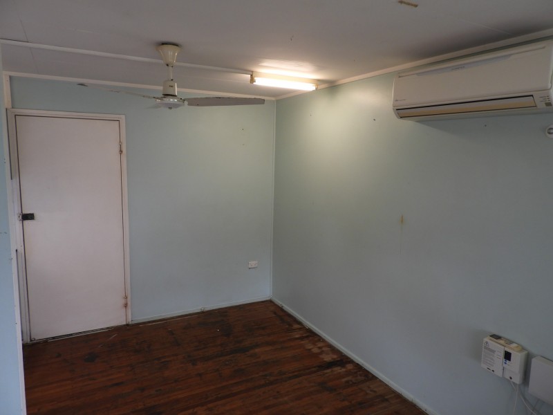 8 Wattle Street, Kirwan QLD 4817