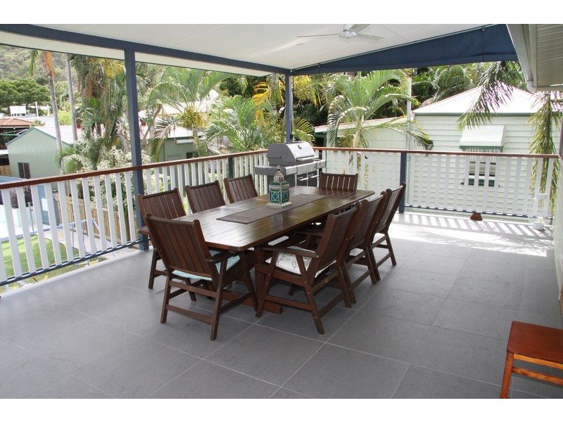 West End QLD 4810