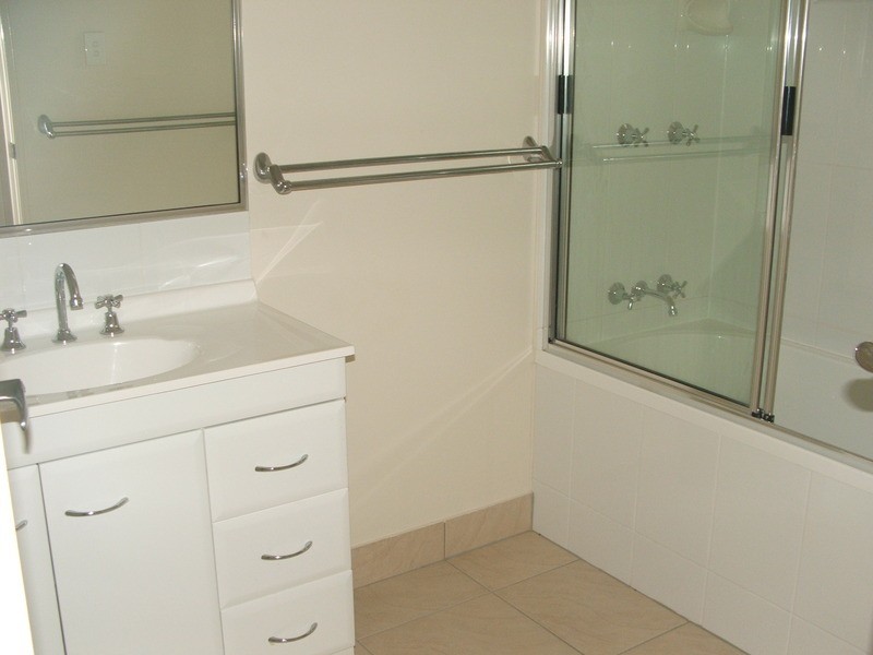 11 Parklands Drive, Mount Louisa QLD 4814