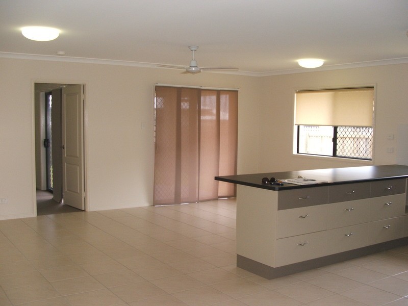 11 Parklands Drive, Mount Louisa QLD 4814