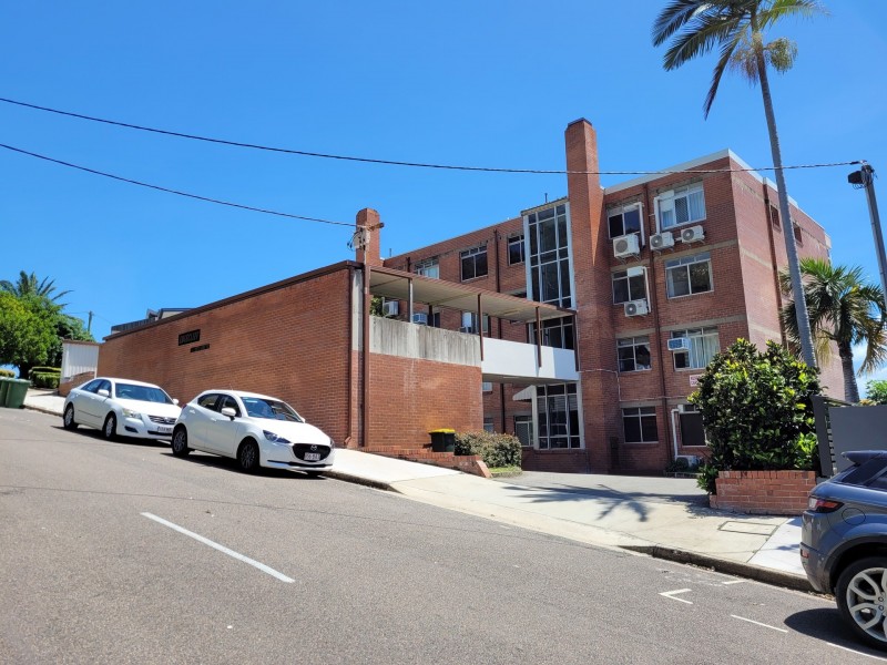 2/23a Cleveland Terrace, North Ward QLD 4810