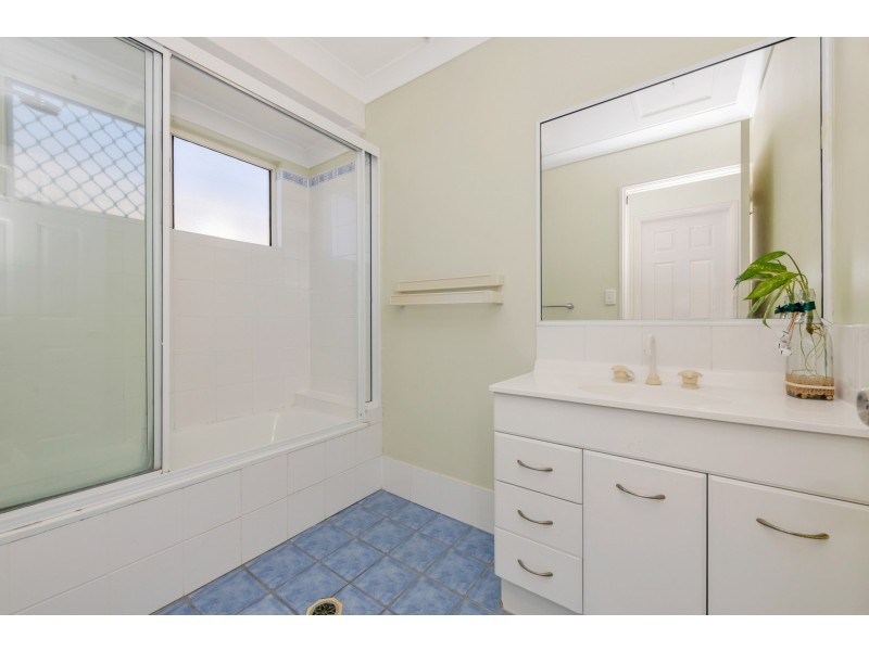 15 Leila Avenue, Rasmussen QLD 4815